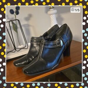 AEROSOLES Black Shoes with Buckle Detail Size 9